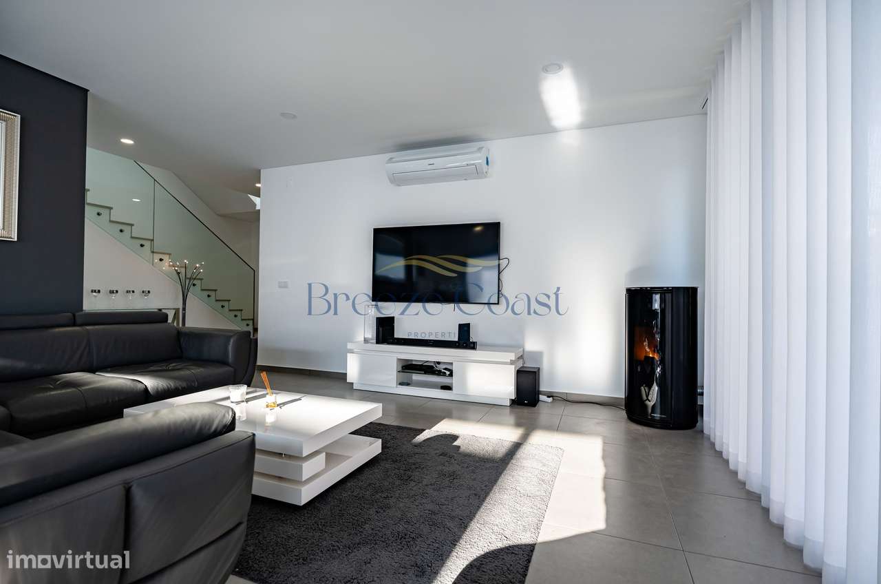 Moradia T4 com Rooftop Vista Mar-18