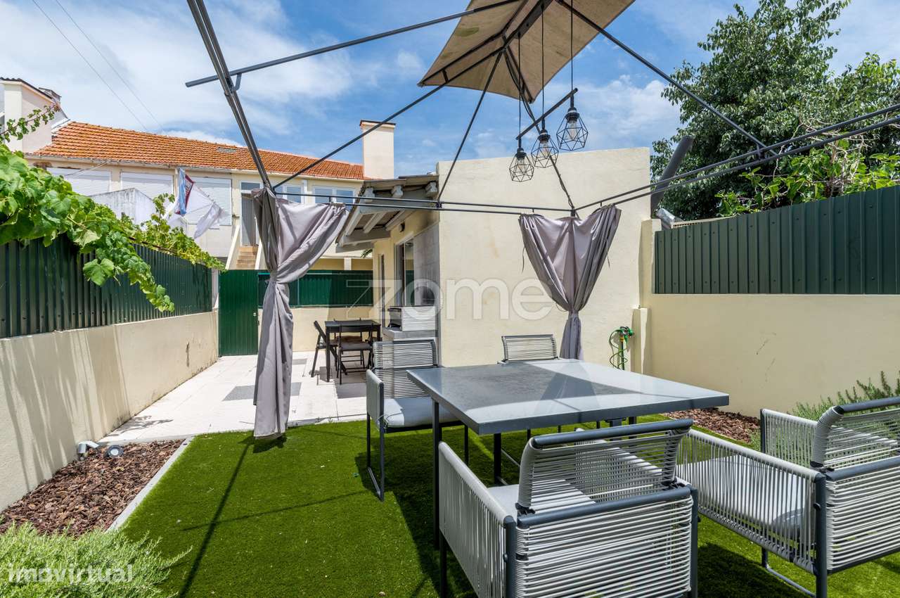 Apartamento T2 com logradouro e anexo.-24