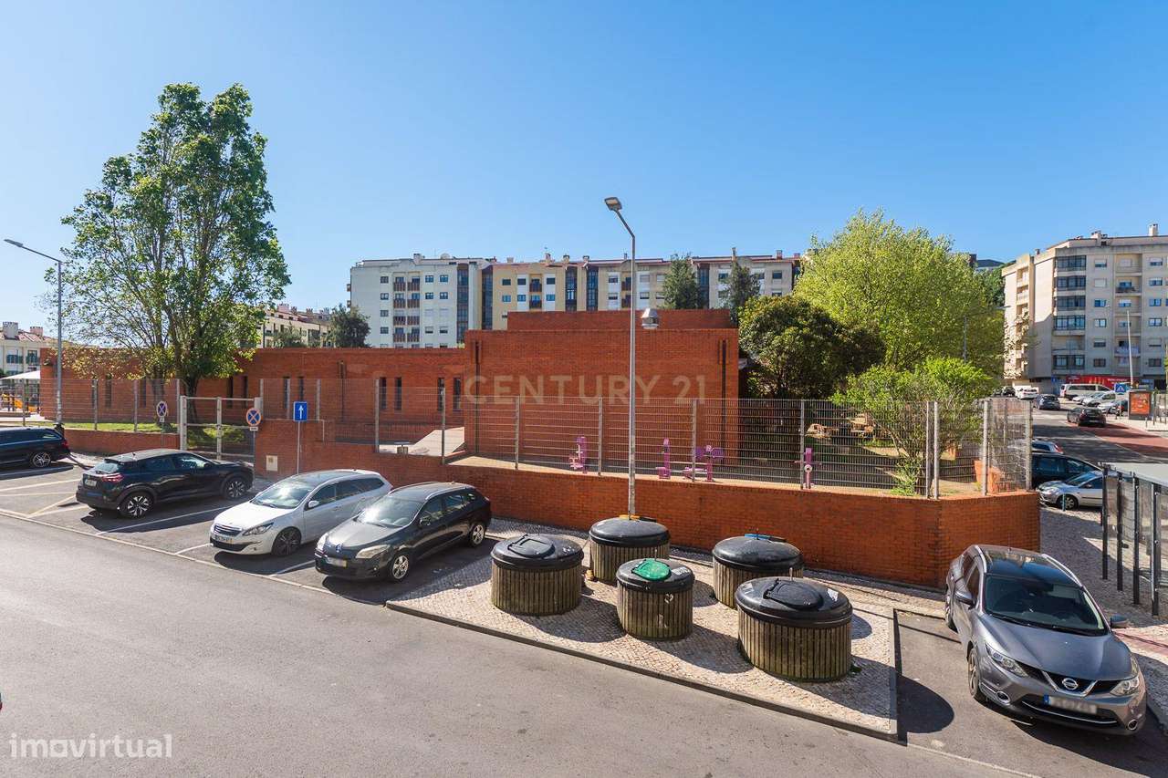 Apartamento T2 em bom estado, parcialmente remodelado-40