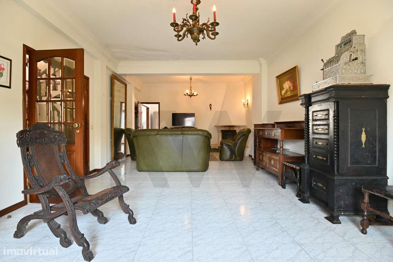 Moradia T4+1 com Jardim, Sótão Suíte e Garagem Ampla – Mem Martins, Si - Grande imagem: 3/43