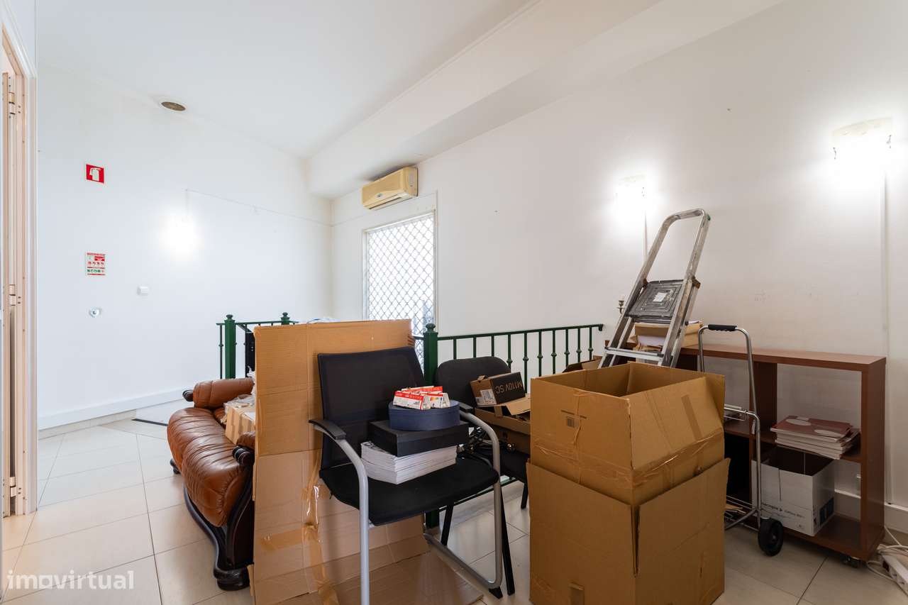 Escritório Versátil de 137m² em São Domingos de Rana!-5