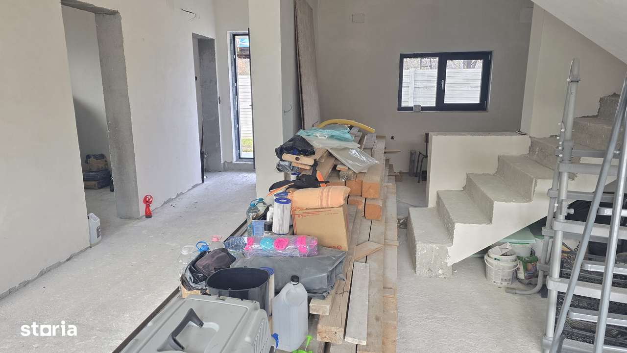 Vand casa in duplex in Deva, semifinisata, zona Garii, P+E+pod-9