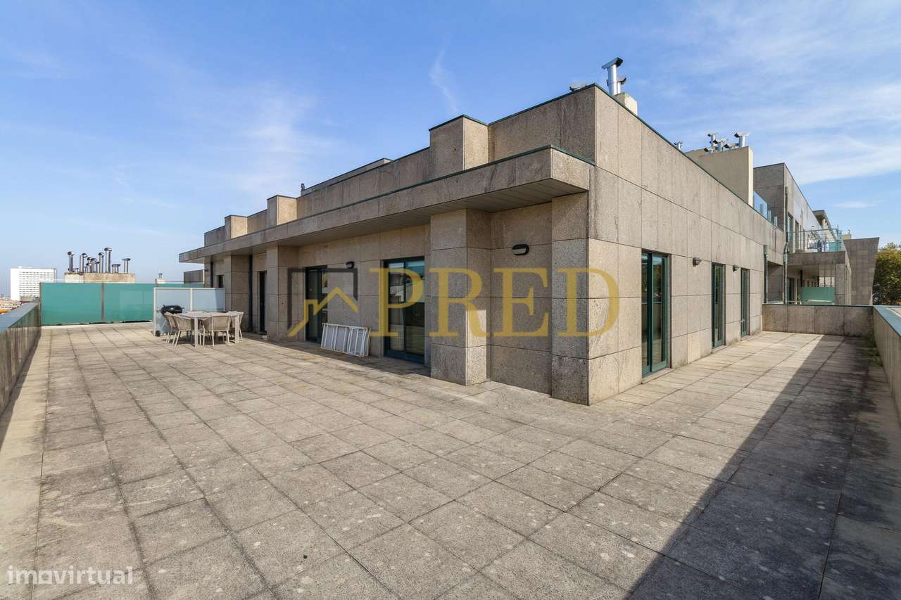 Apartamento T5, inserido no condomínio fechado 'Edifício Plaza'-20