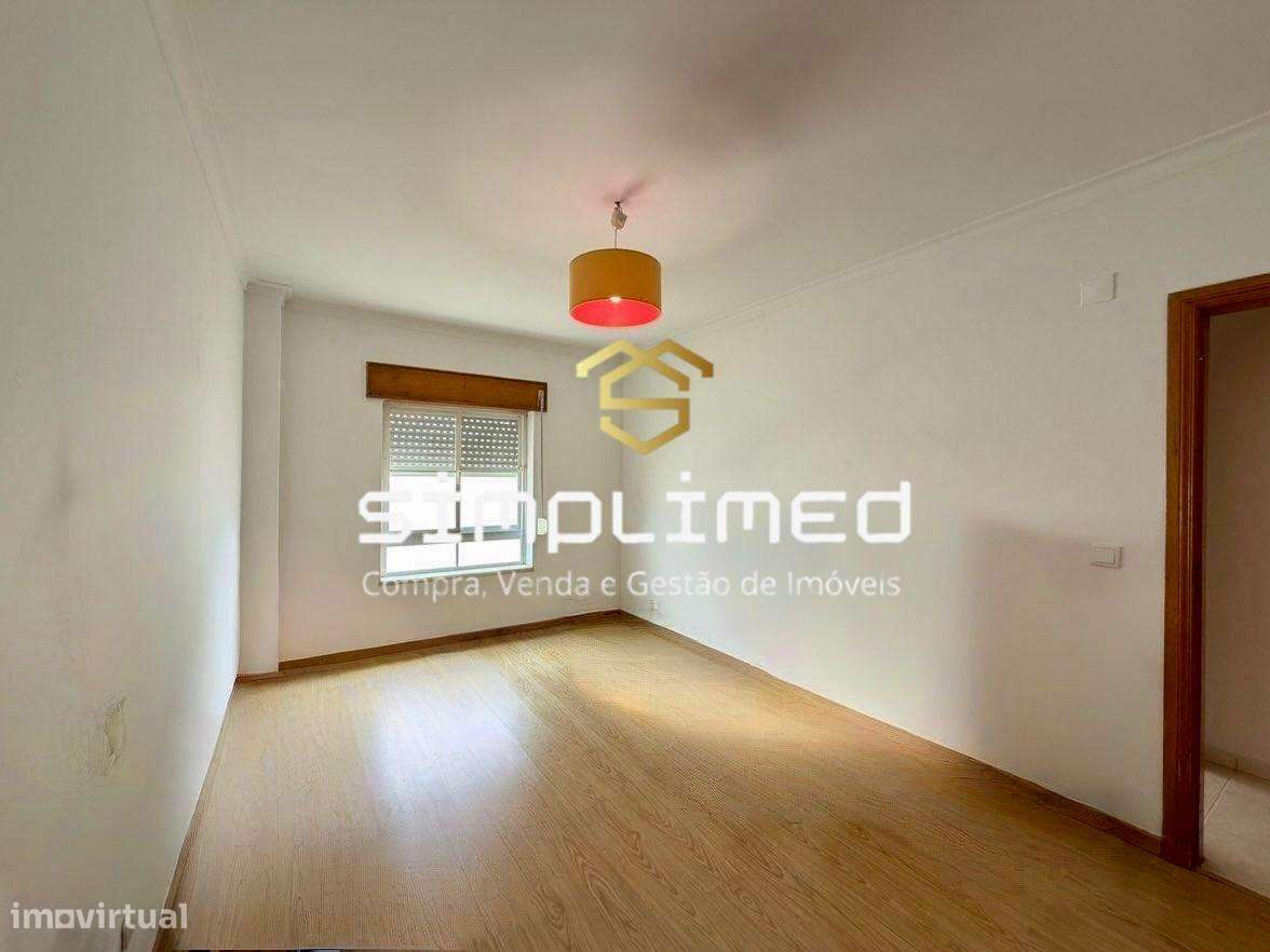 Apartamento T2 na Quinta do Conde ( NJ )-12