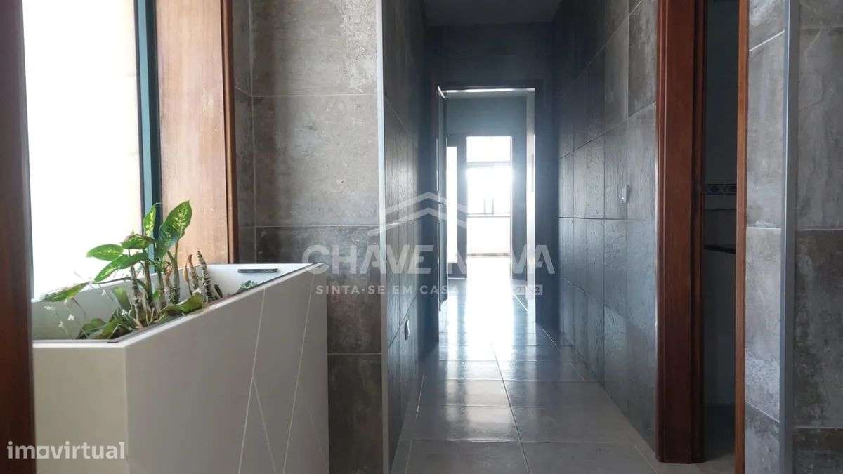 T2 Último Piso c/ Terraço e Garagem Box em S. Félix da Marinha-13