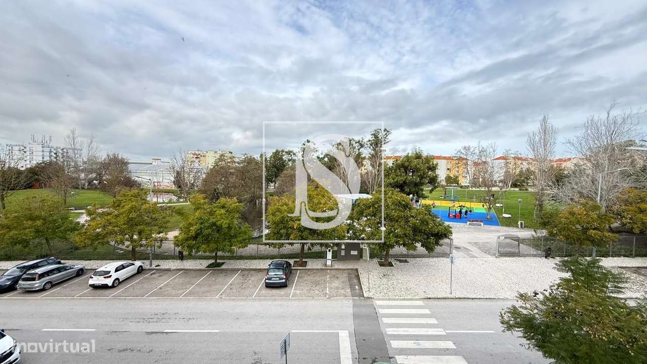 Apartamento T3 renovado na encantadora vila da Moita.-16