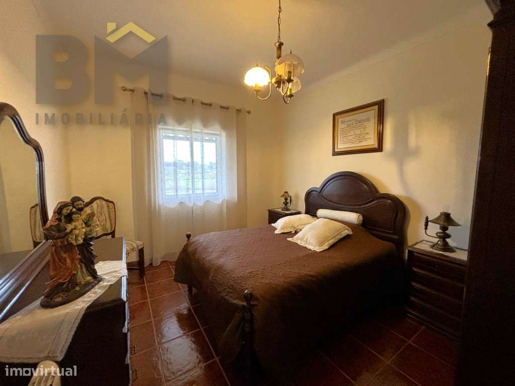 Moradia T4 com 5000m2 de terreno - Escalos de Baixo (Castelo Branco)-9