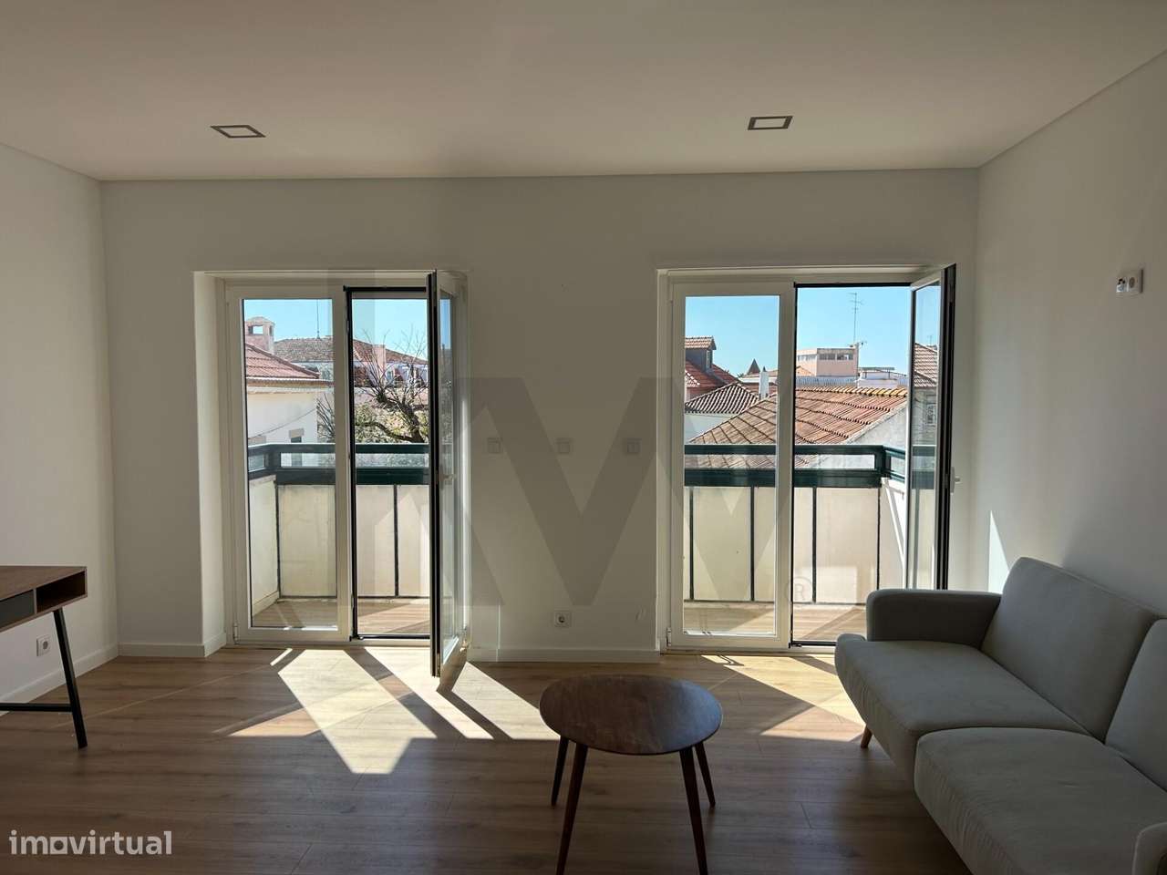 Apartamento T2 Remodelado com Varanda, Estoril – A Dois Passos do Mar - Grande imagem: 3/25