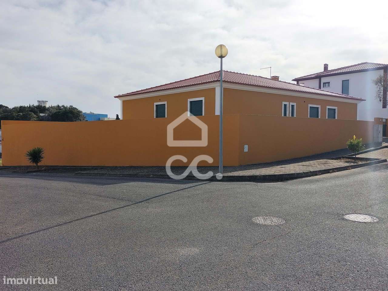 Moradia V4+1 térrea inserida em lote de 628 m2 - Grande imagem: 4/40