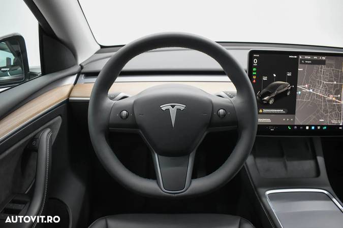 Tesla Model Y Long Range Dual Motor AWD - 15