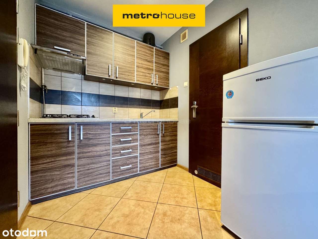 Kawalerka z potencjałem - świetna lokalizacja!-0