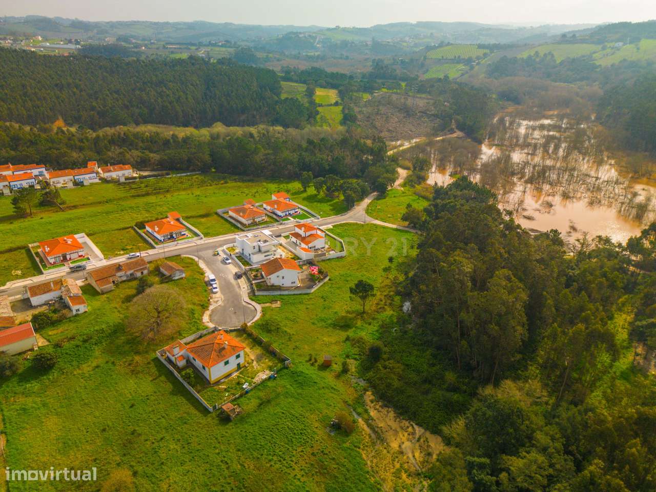 Lote de terreno com 646 m² situado em Casais da Areia, A-dos-Negros. - Grande imagem: 5/15