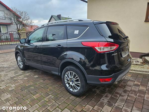 Ford Kuga 2.0 TDCi 2x4 Titanium - 6