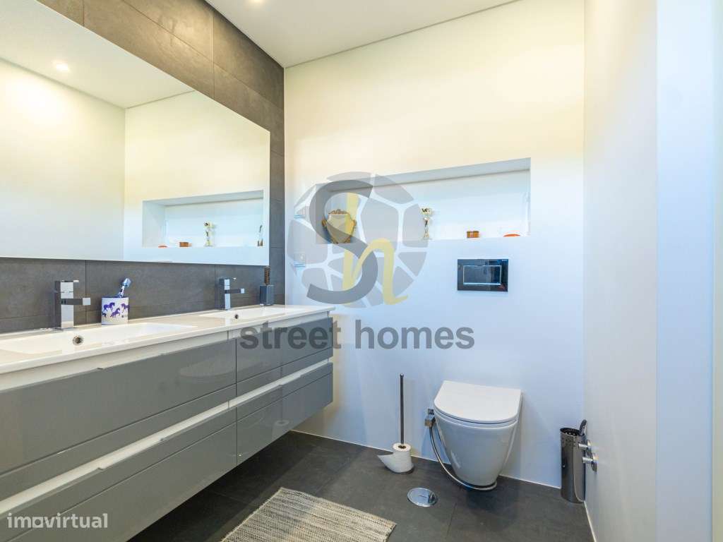 Exclusividade e Design: Moradia Contemporânea com Piscina no Coraçã...-23