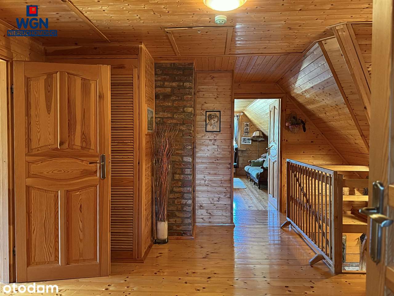 Klimatyczny dom drewniany z zadbanym ogrodem w Polanicy-Zdrój.-11