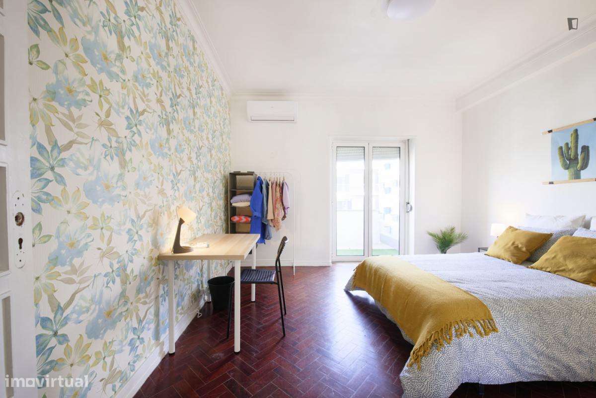 Quarto - localizado em Intendente Lisbon - Grande imagem: 4/28