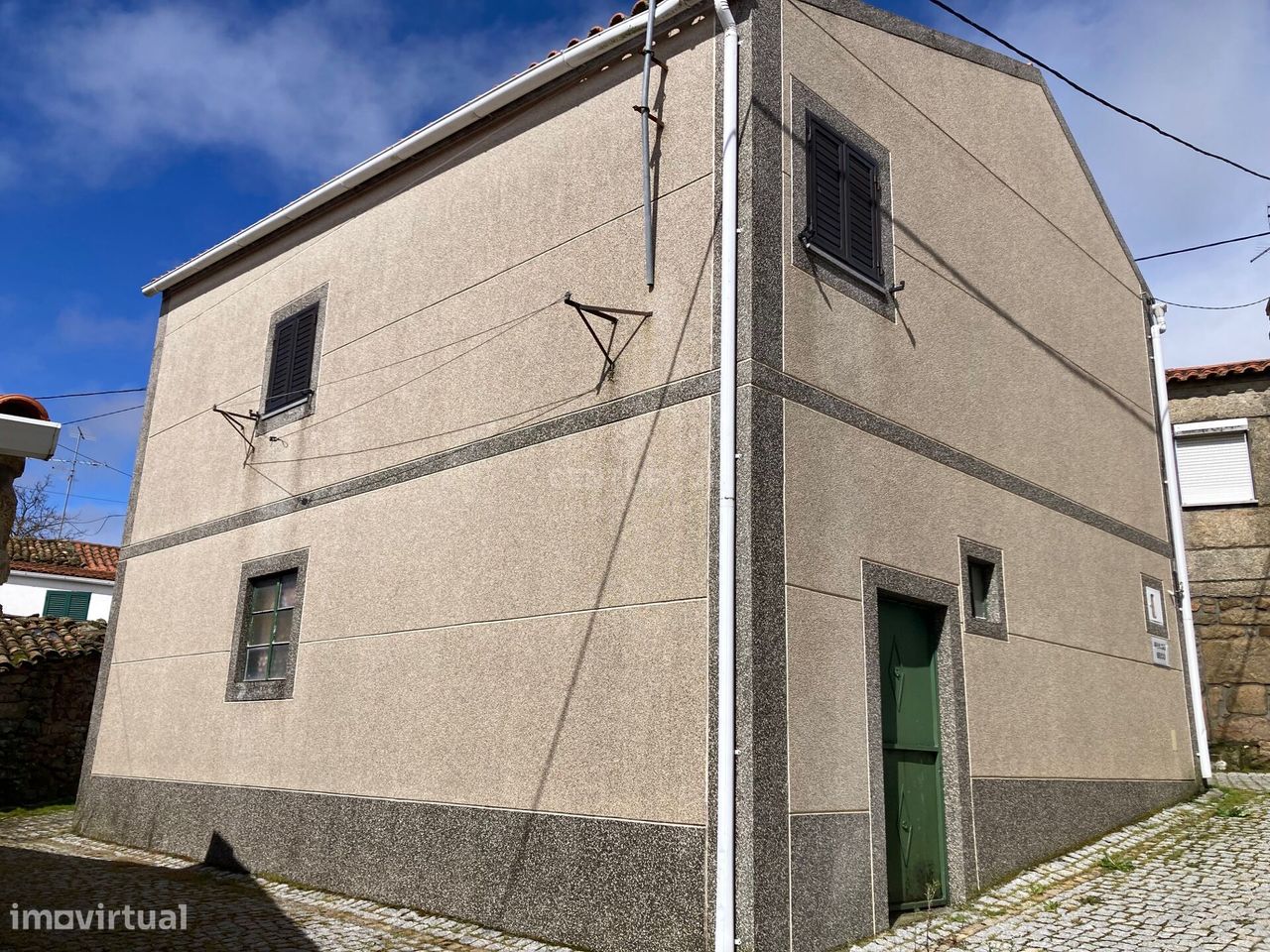 Moradia Isolada T2 em Pinzio - Pinhel - (Guarda) com garagem fechada