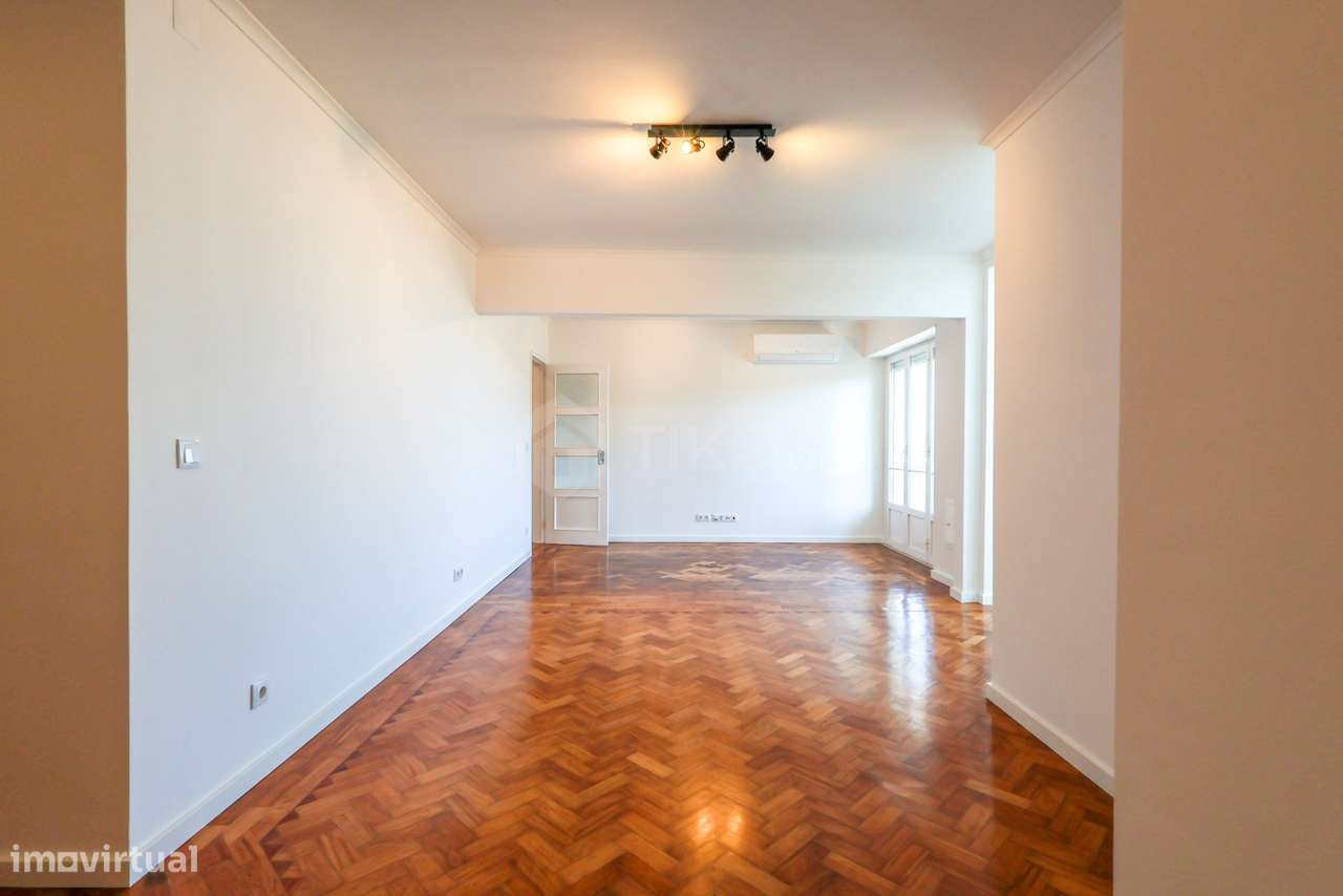 APARTAMENTO 5 ASSOALHADAS | VARANDA EM “L” PANORÂMICA | VISTA LISBOA E-5