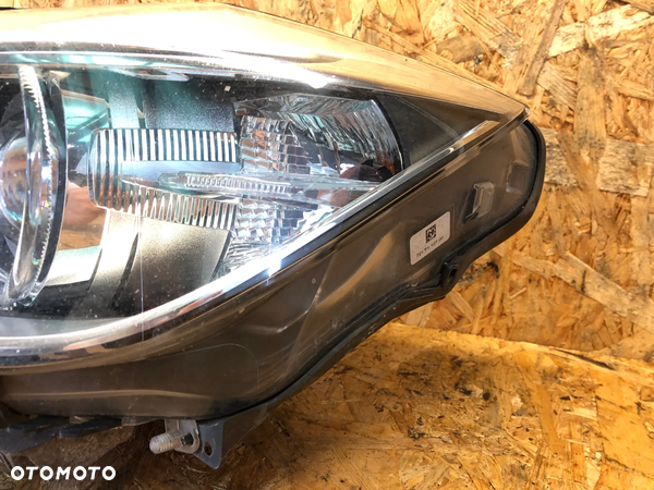 BMW F30 F31 LAMPA PRAWA LEWA BIXENON UK przód - 17