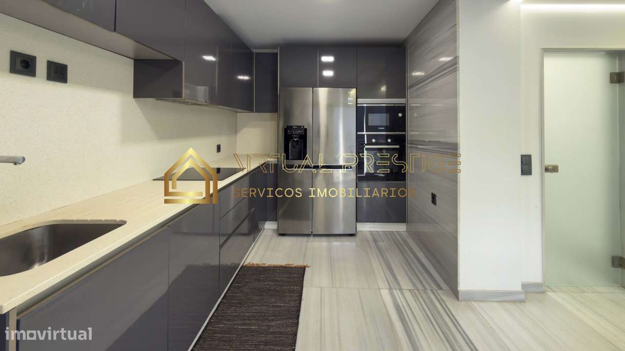 Moradia T4 Remodelada com Piscina em Belverde-4