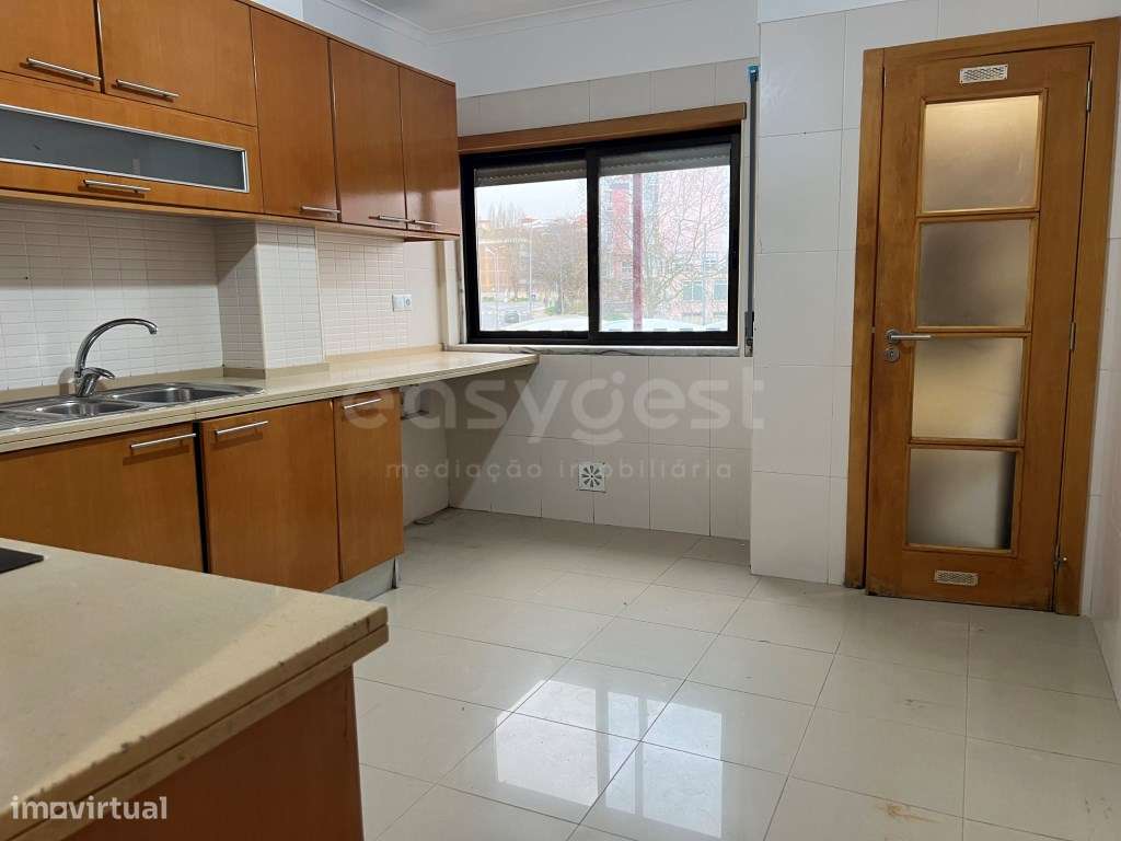 Apartamento T3, com suite 3 varandas e arrecadação - Grande imagem: 3/31