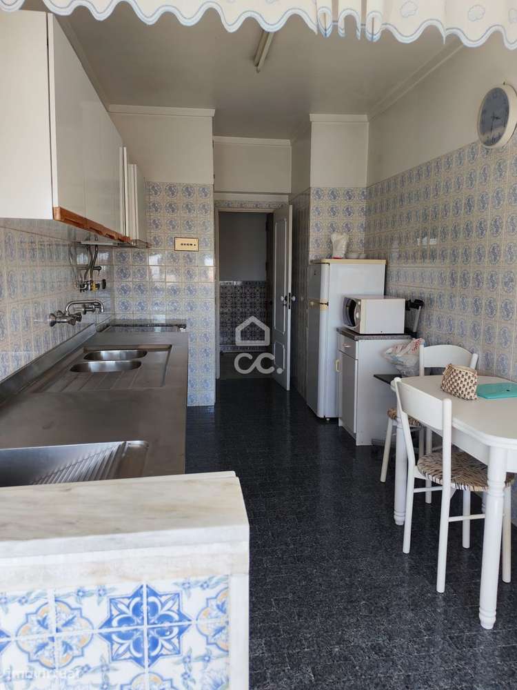 Apartamento T2 com varanda em Penha de França, Lisboa-6