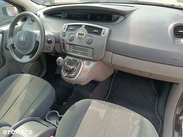 Renault Grand Scenic - 13