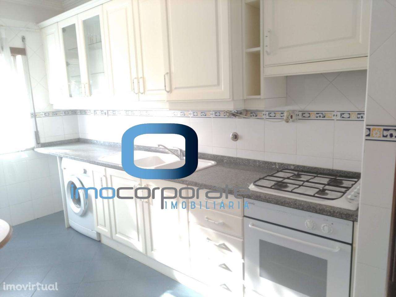 Apartamento T3 Recente Totalmente Mobilado Proximo Do Centro De