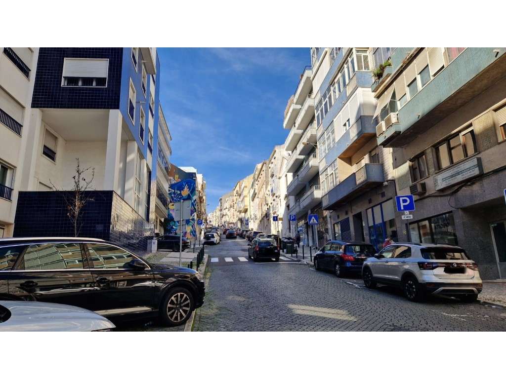 T1 em Santa Engrácia - São Vicente - Apartamento com Parqueamento e...-1