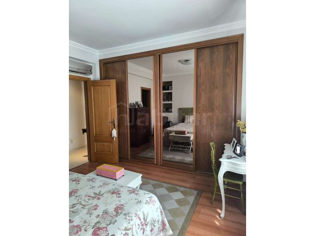 Apartamento T4 de Charme, Totalmente Mobilado, com Varandas, Suite,... - Grande imagem: 5/27