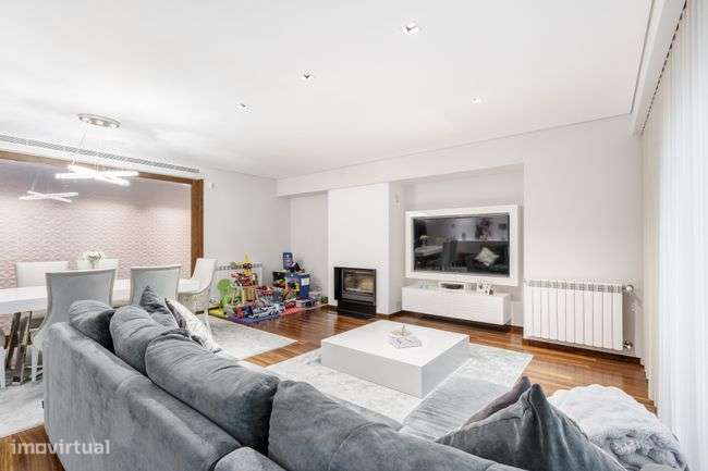 Exclusiva Moradia Individual Moderna e Luxuosa-10