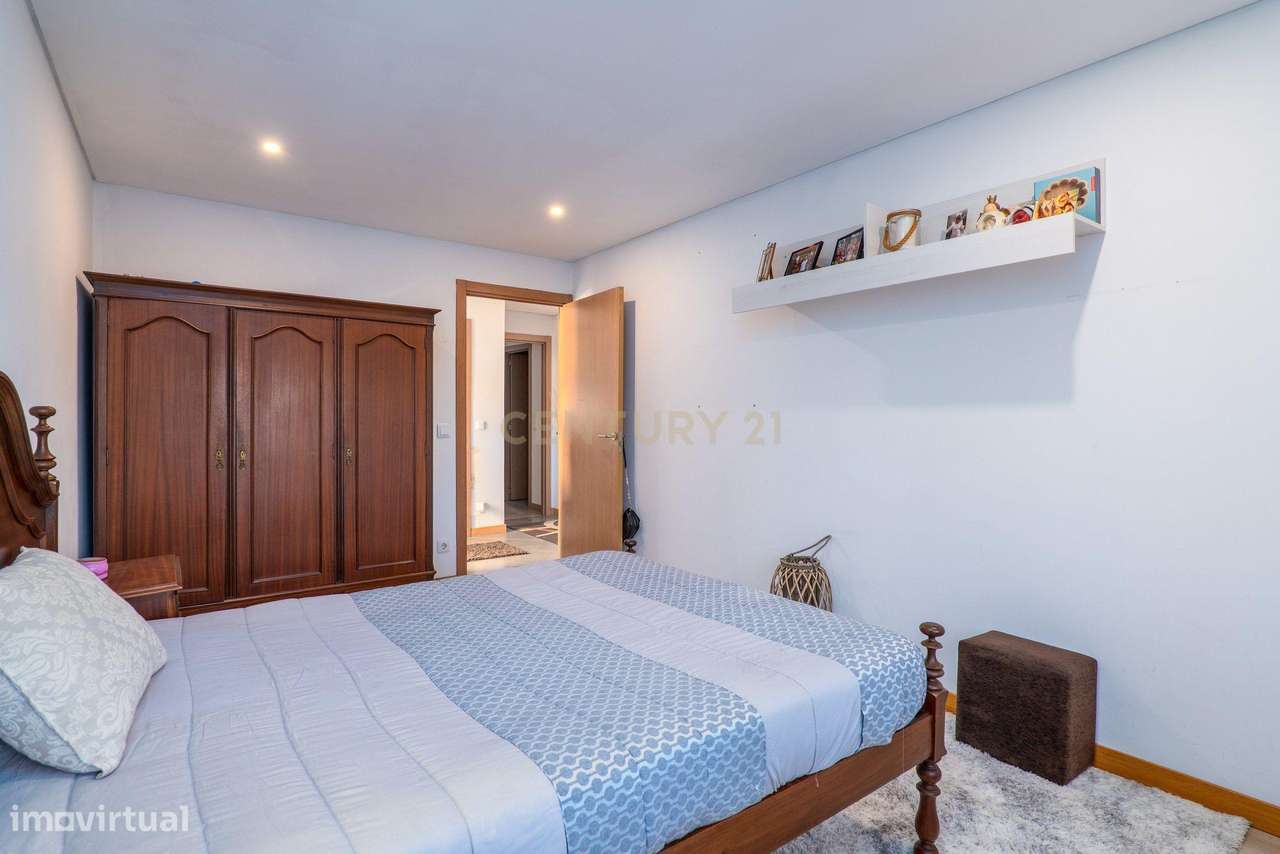 Andar Moradia T3 no Rés-do-Chão com Espaço Exterior em Águas Santas-12