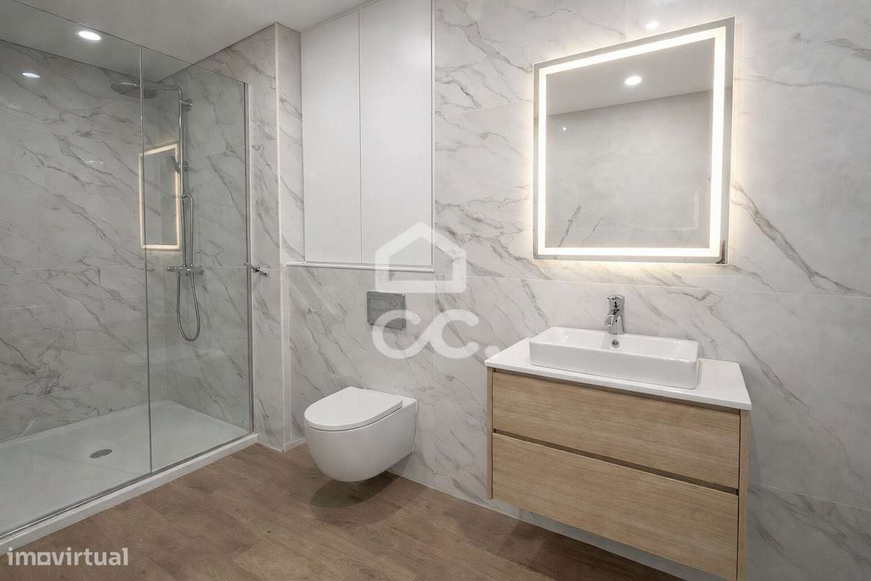 Apartamento T4 totalmente renovado com 160 m² no centro de Nogueira, M-6