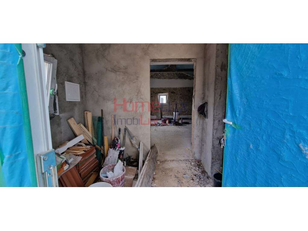 Moradia T1 em reconstrução - Grande imagem: 5/38