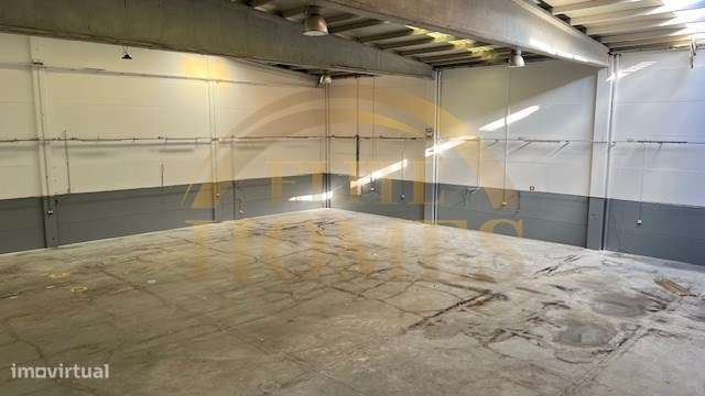 Armazém para venda na Quinta do Anjo.-32