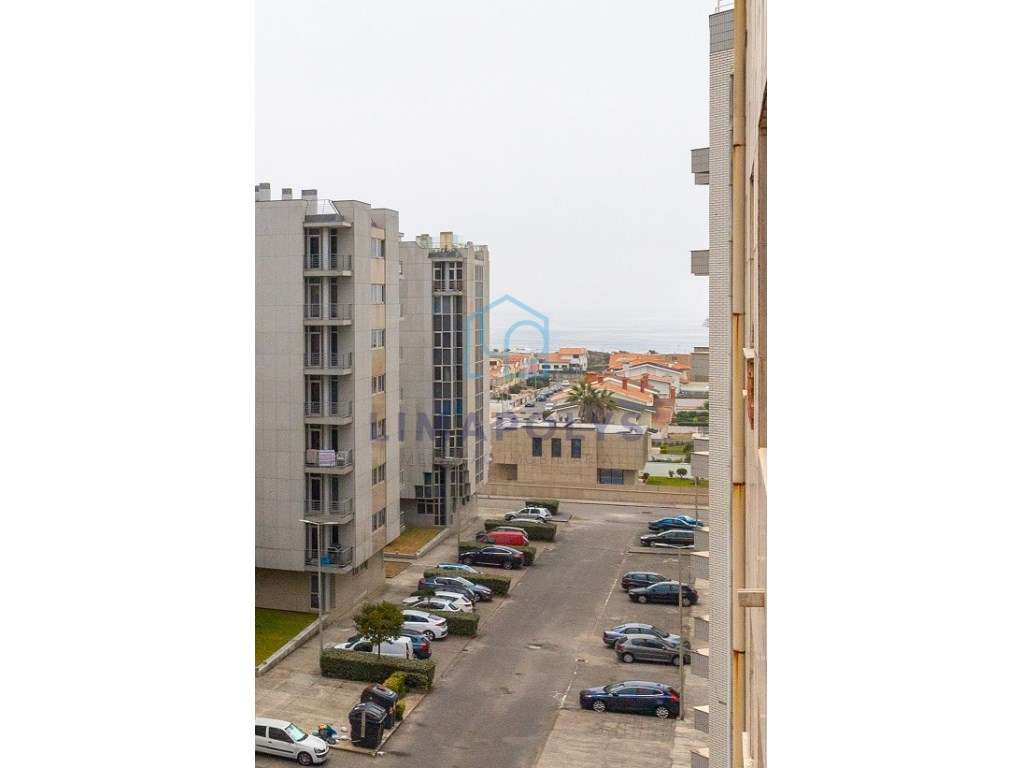 Apartamento T2 com lugar de garagem e vista de mar-10