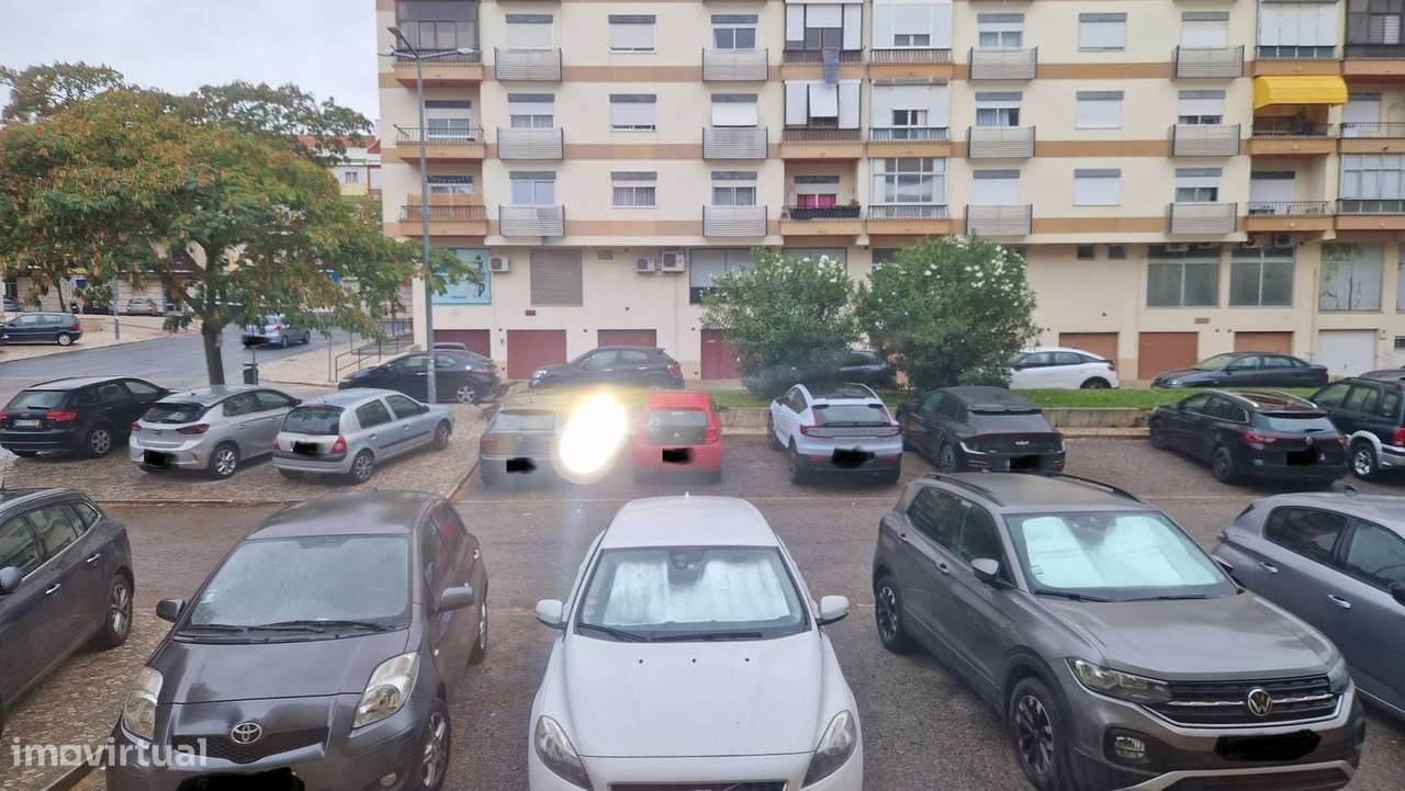 T4 Com Excelentes áreas - Situado em zona tranquila-13