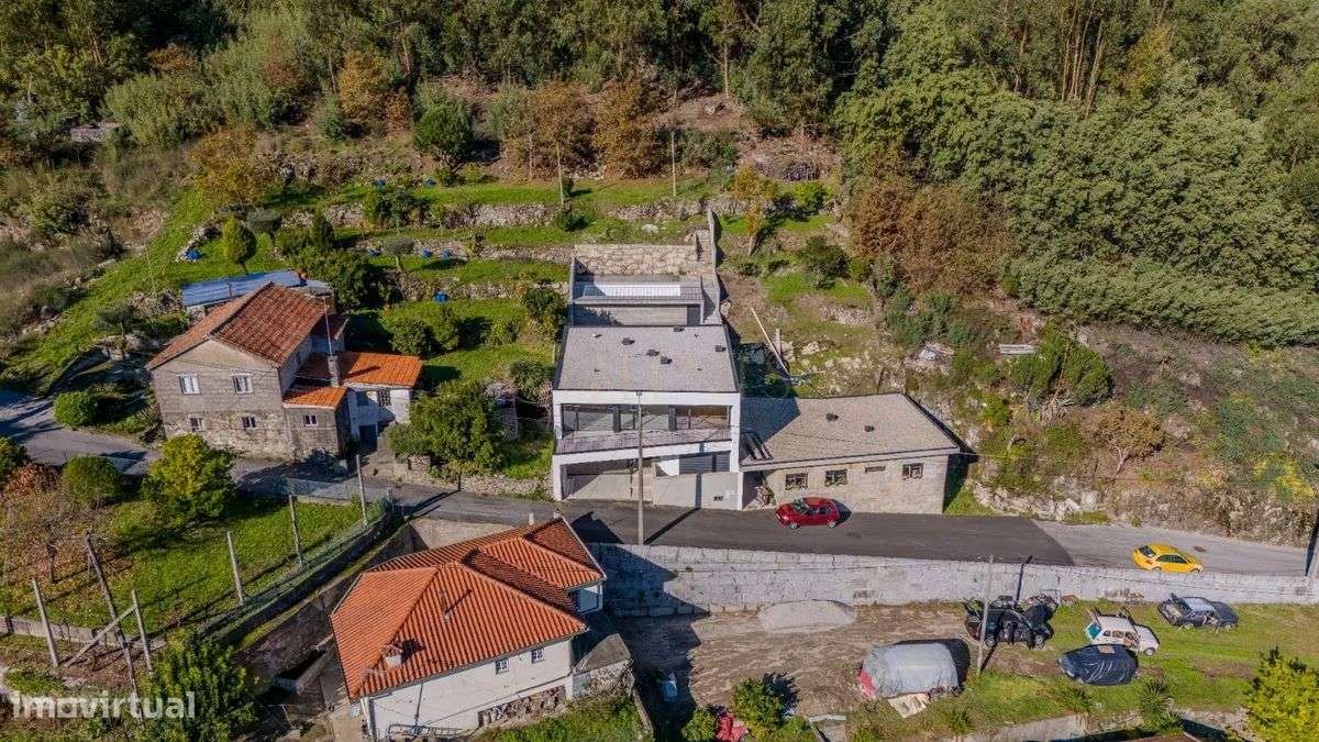 Moradia T4 de Luxo em Gonça a 10 Minutos do Centro de Guimarães-21