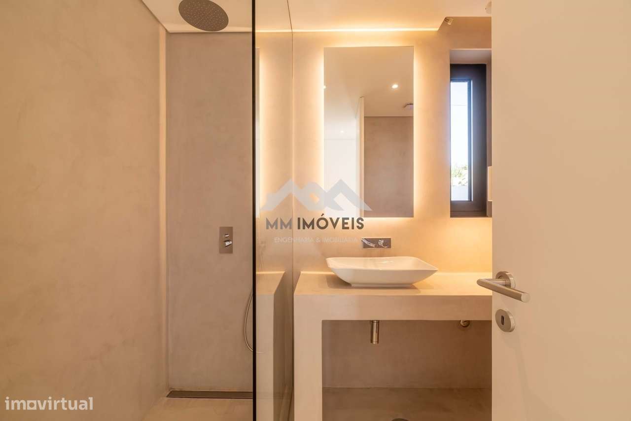 Moradia T3+1 | NOVA | Piscina | Francelos | 4 Frentes | Box | Praia-50