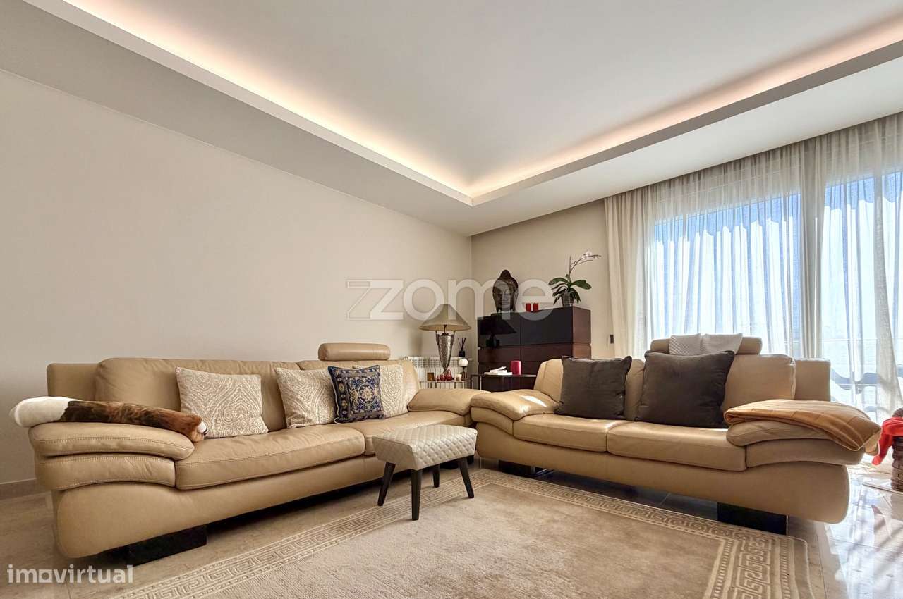 Luxuoso T4 | Prémio de Arquitectura | Centro de Alcobaça - Grande imagem: 4/37