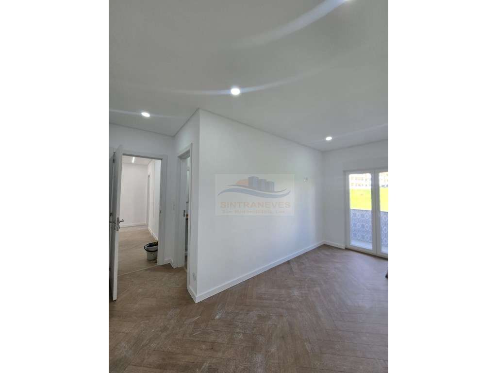 T3 Junto á Urbanização Vila Chã, com 2 WCS e Varandas - Totalmente ...-33