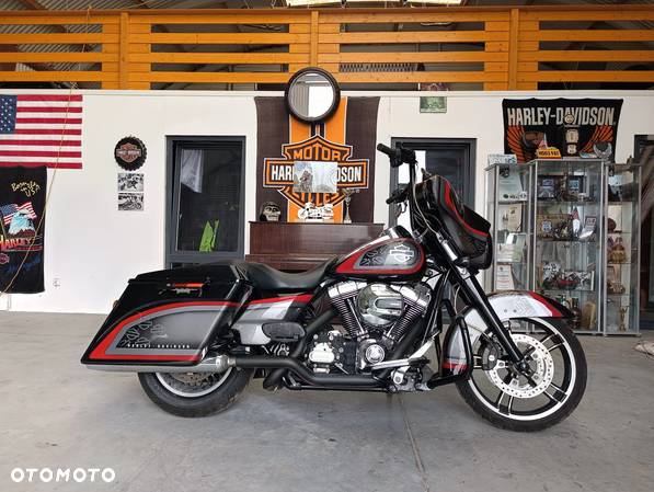 Harley-Davidson Touring Street Glide - 4
