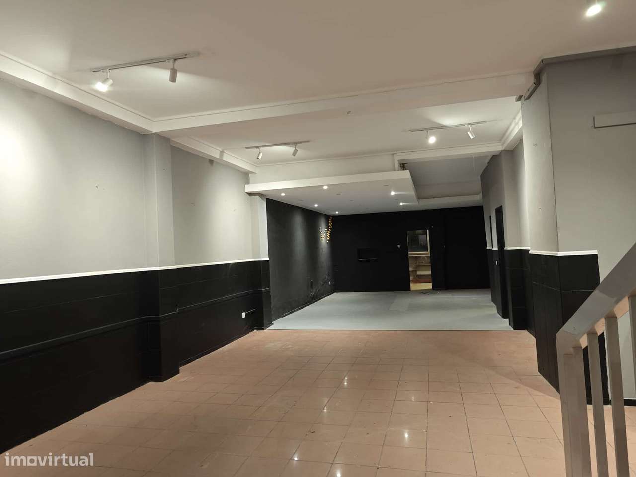 LOJA COM POTENCIAL PARA ESCRITÓRIOS OU HABITAÇÃO-9