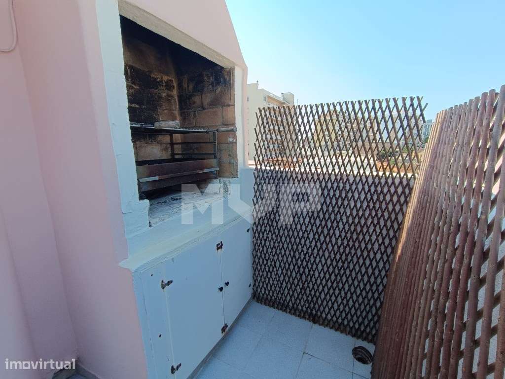T3 no Centro de Faro com Terraço Privativo e Vista Ria Desafogada!-22