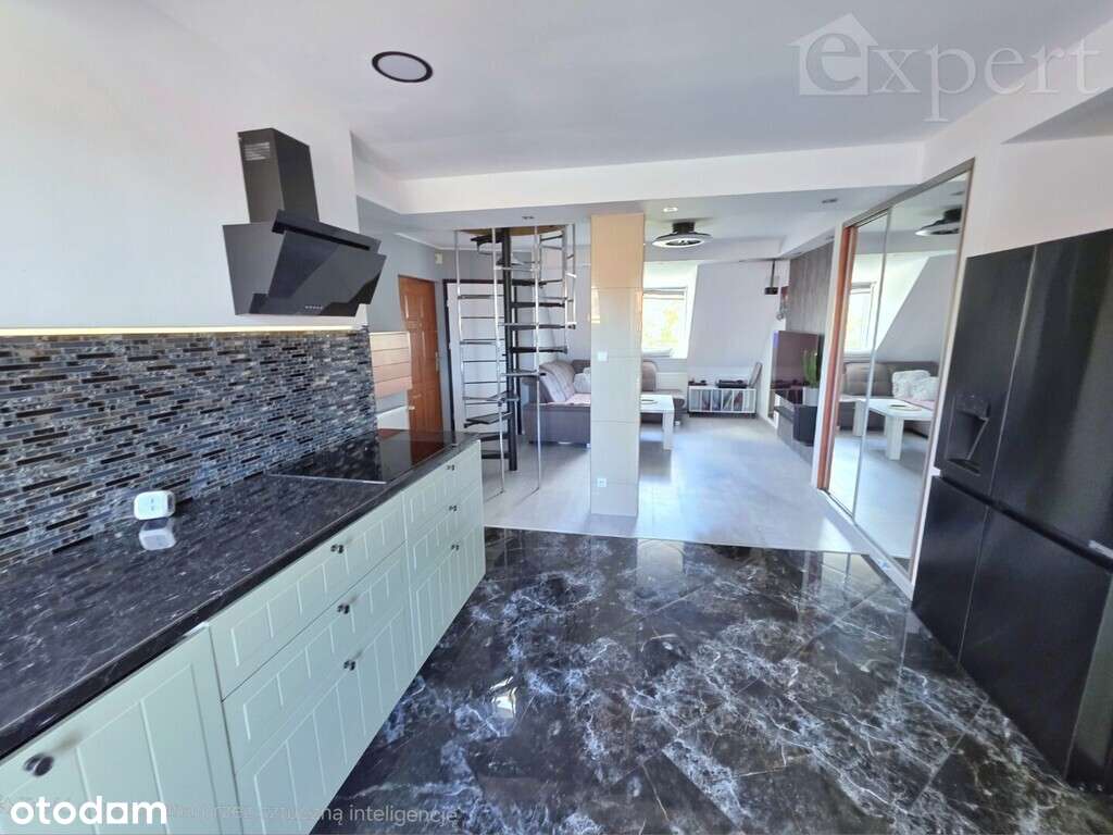 Dwa poziomy z tarasem i miejscem parkingowym-8