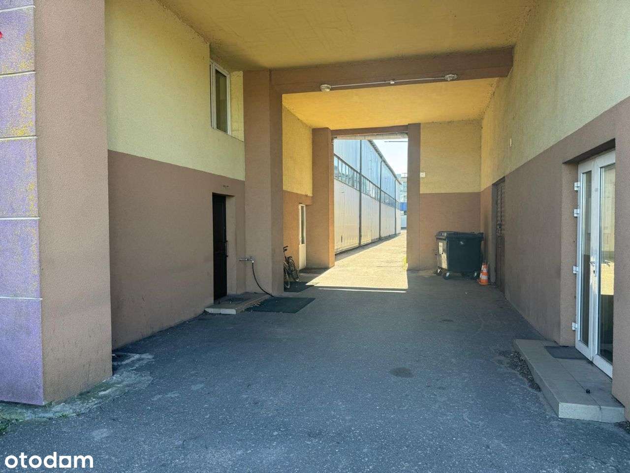 Biuro, biurowiec ok. 2000m2, wyposażony - Pełny obrazek: 2/10