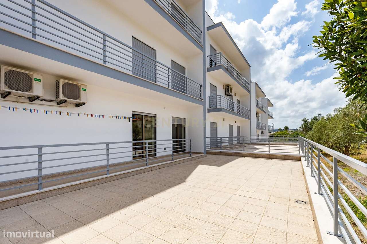 Apartamento T3 de Excelência com Terraço, Garagem Box, no Louriçal - P-31