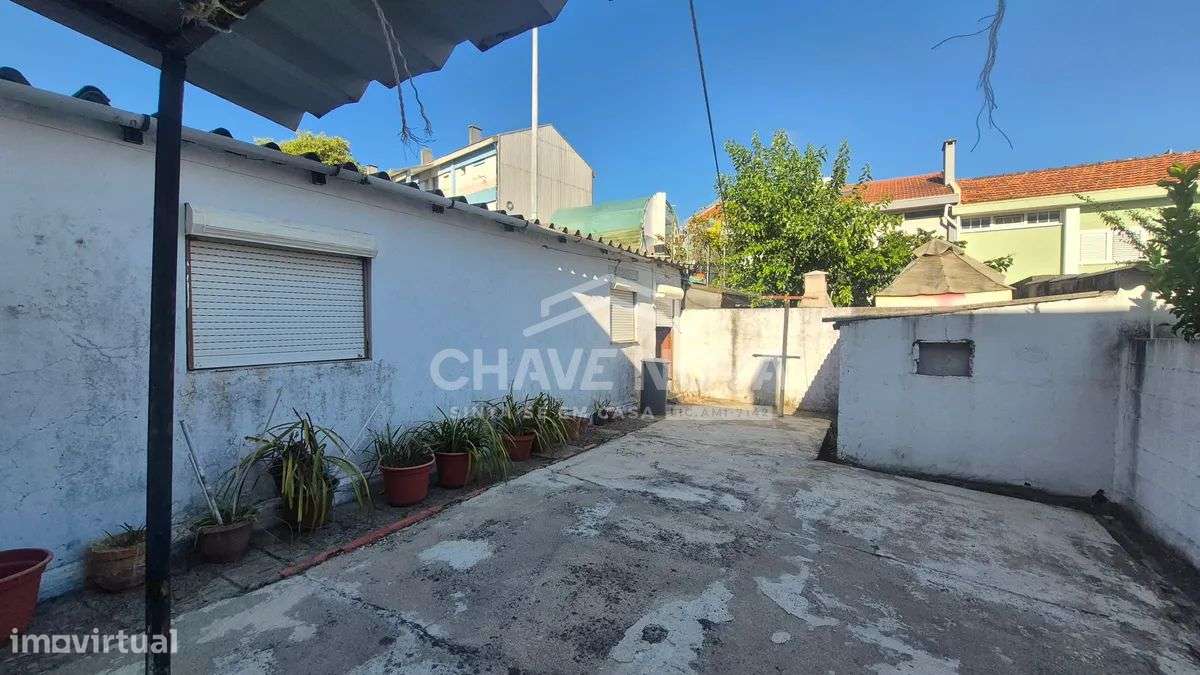 Moradia T2+1 c/garagem em Mafamude  (Urbanização do Cedro, Mafamude)-26