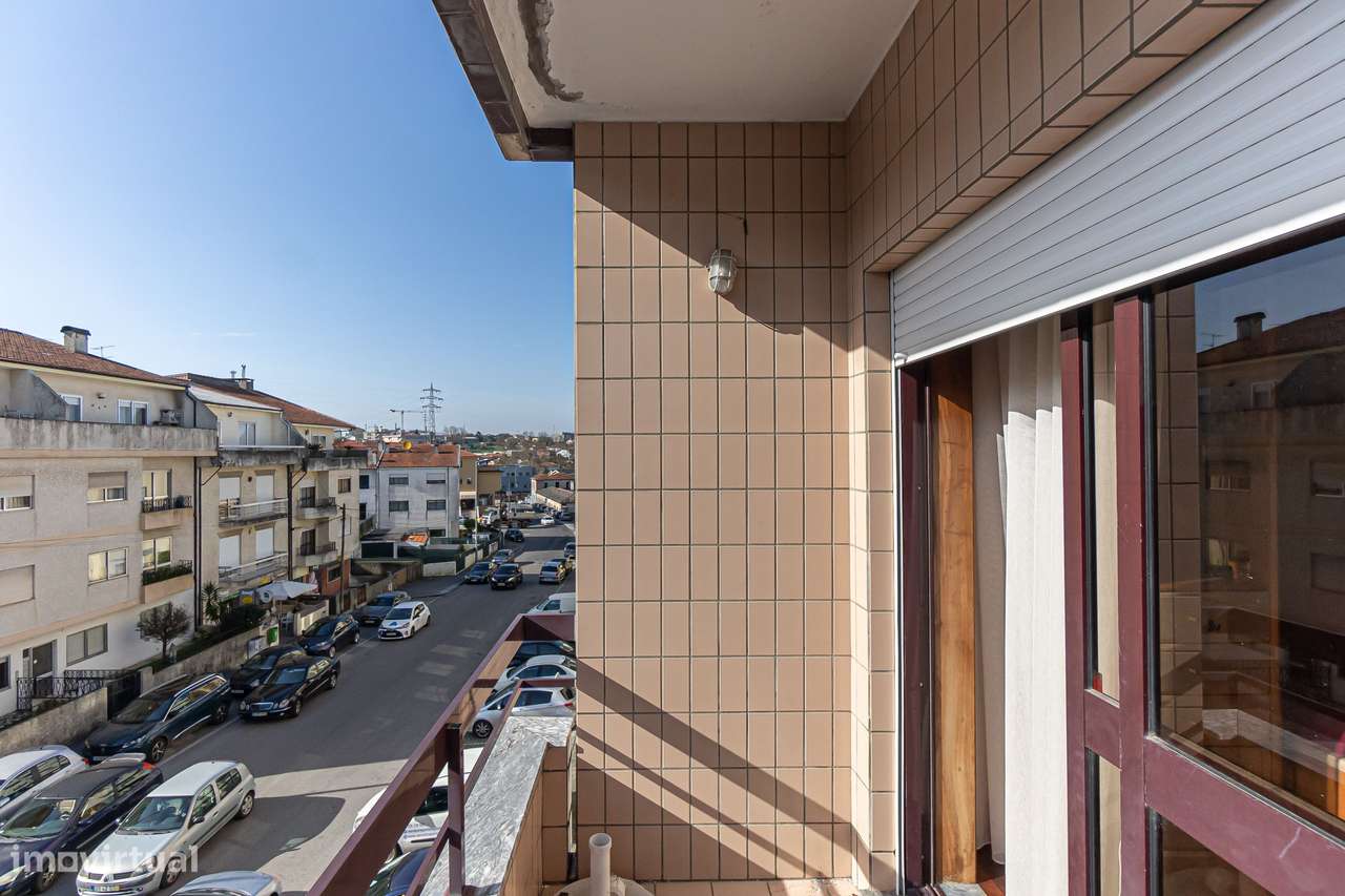 T2+1 com varanda e garagem em Oliveira do Douro-14