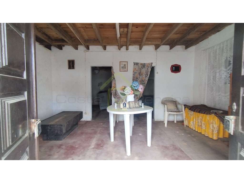 Moradia para renovação no centro de Monte Redondo-12
